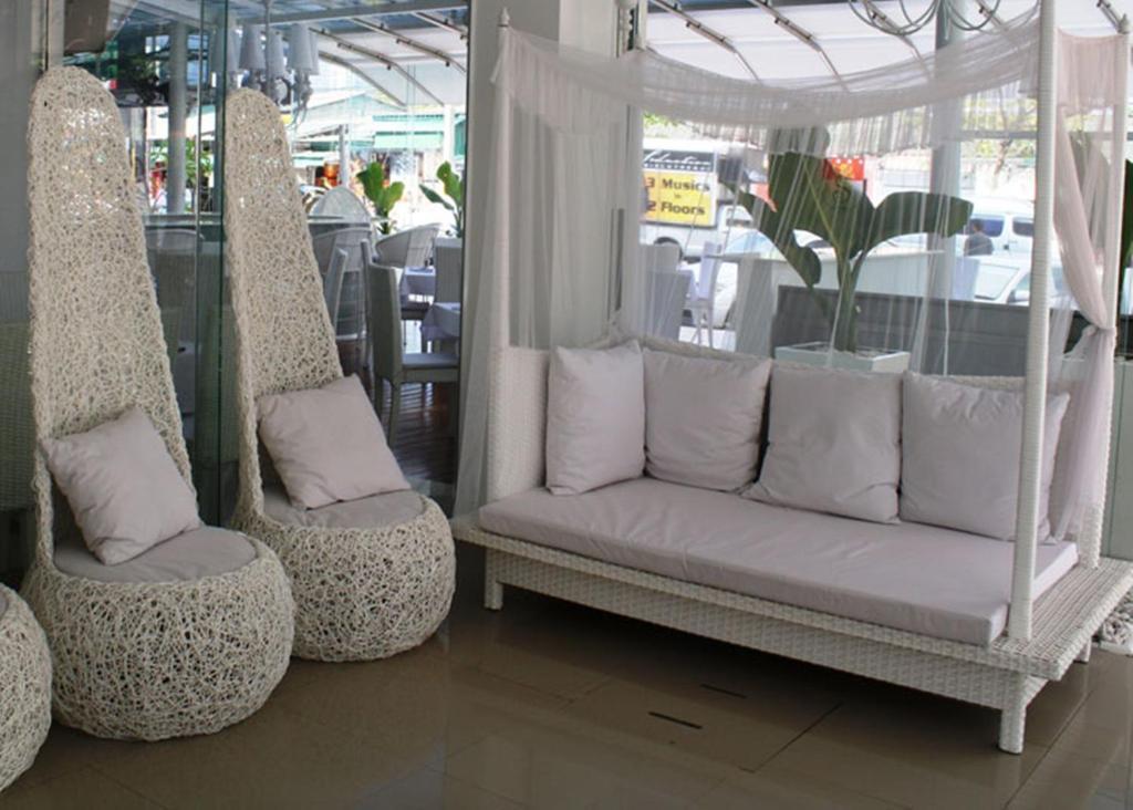 Santi White Hotel Phuket Ngoại thất bức ảnh